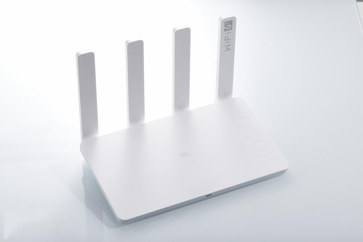 华为荣耀路由3评测 Wi-Fi 6+游戏加速 重新定义连接体验