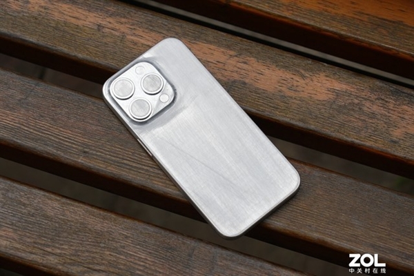 iPhone 15 Pro机模上手:外观几乎没变 全系换C口但涨价1000元