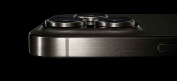 李楠:iPhone 15 Pro很多地方遥遥领先 但没人会在乎