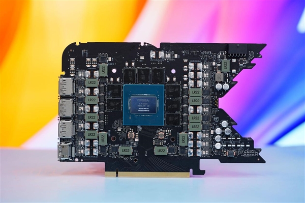 全黑化!NVIDIA RTX 4080 SUPER公版显卡图赏