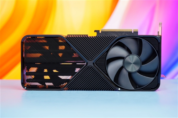 全黑化!NVIDIA RTX 4080 SUPER公版显卡图赏