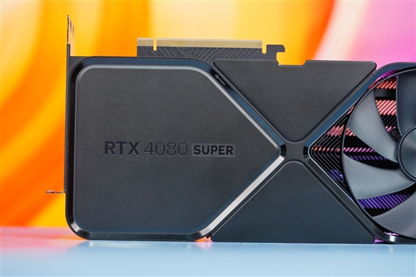 全黑化!NVIDIA RTX 4080 SUPER公版显卡图赏