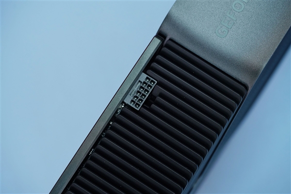 全黑化!NVIDIA RTX 4080 SUPER公版显卡图赏