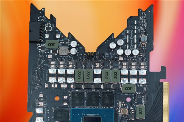 全黑化!NVIDIA RTX 4080 SUPER公版显卡图赏