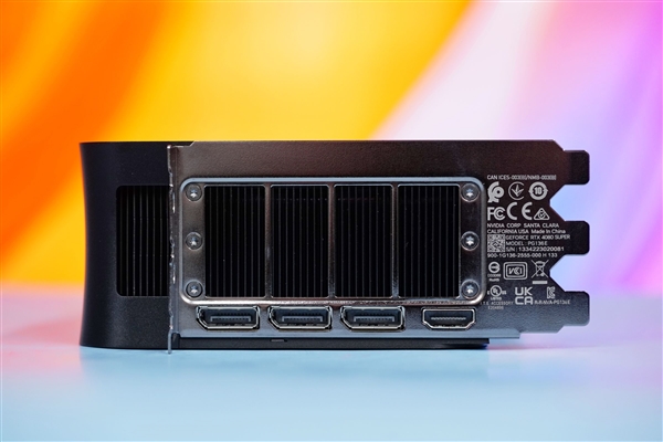 全黑化!NVIDIA RTX 4080 SUPER公版显卡图赏