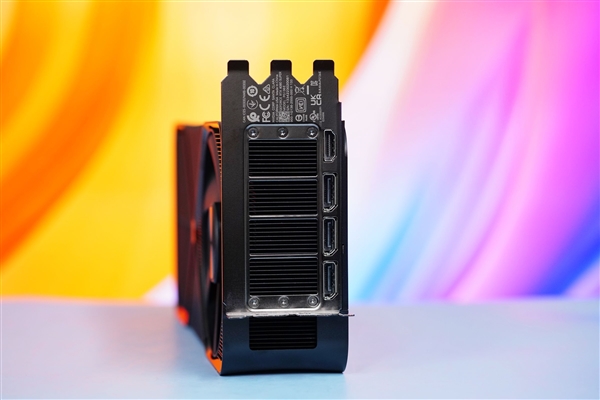 全黑化!NVIDIA RTX 4080 SUPER公版显卡图赏