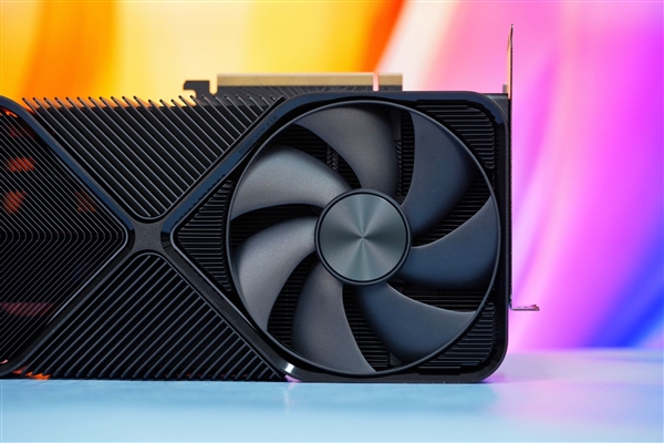 全黑化!NVIDIA RTX 4080 SUPER公版显卡图赏