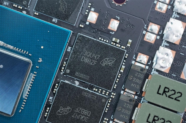 全黑化!NVIDIA RTX 4080 SUPER公版显卡图赏