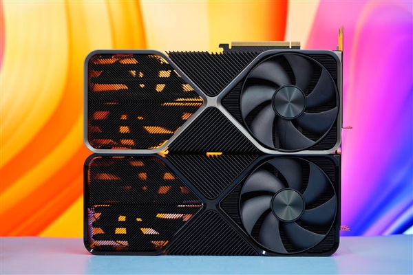 全黑化!NVIDIA RTX 4080 SUPER公版显卡图赏