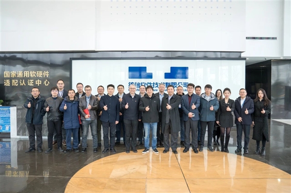 龙芯中科董事长胡伟武拜访统信软件:打造国产“龙统组合”