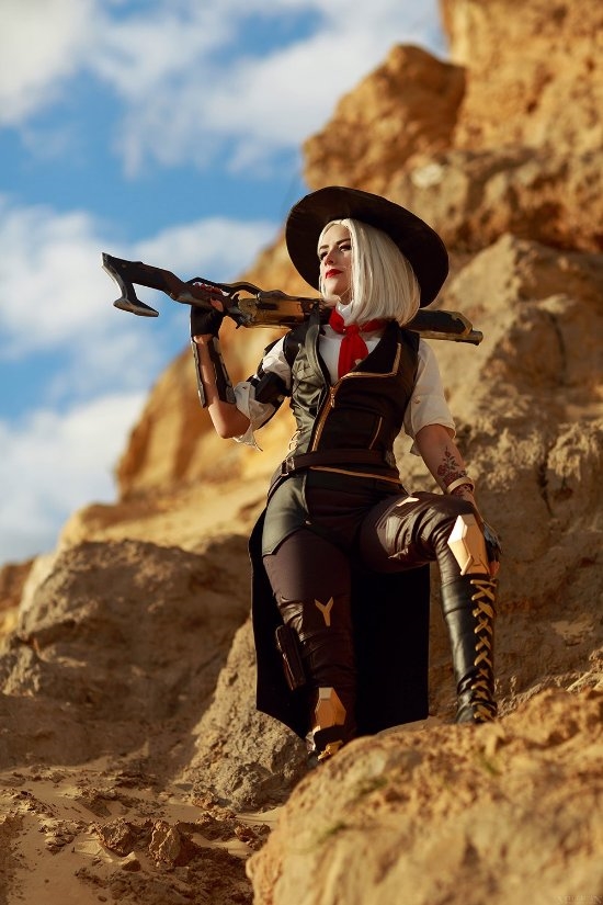 美女COS《博德之门3》腥红奥林超还原:逼真到像截图