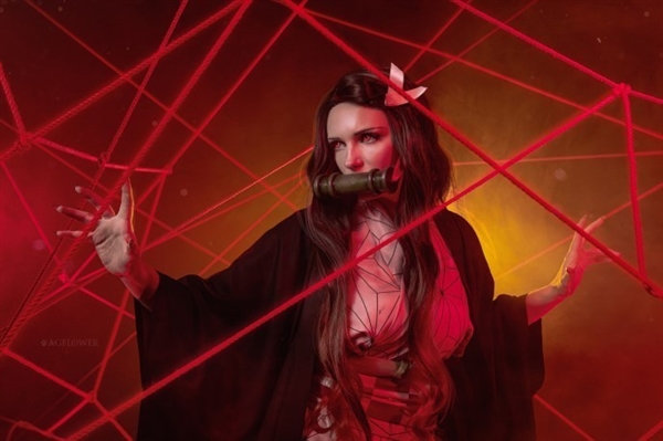 俄罗斯美女Cos《鬼灭之刃》祢豆子成年版:身材很傲人