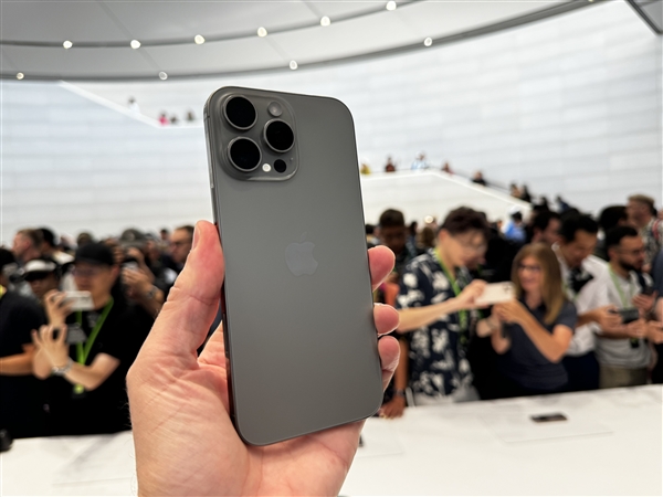 丐版/顶配差价8000元!一张表格带你搞懂iPhone 16系列差异